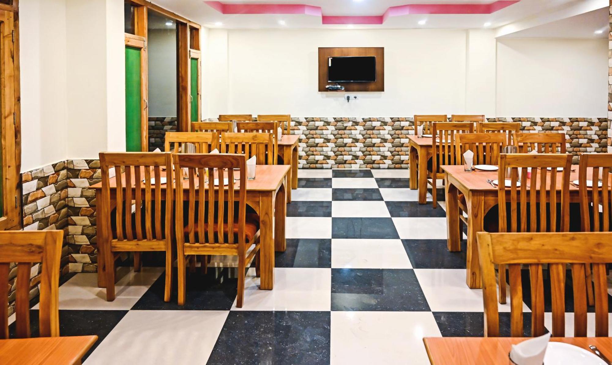 Treebo Dev With Valley View, Mall Road مايالي المظهر الخارجي الصورة